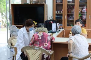 吃得下更要吃得安全 花蓮慈院走入社區守護長輩吞嚥健康