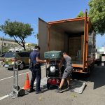 8旬老翁騎代步車誤上高架橋沒警方與熱心物流司機聯手送返家