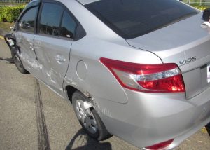 沙鹿區向上路六段同方向發生大貨車與小客車碰撞事故