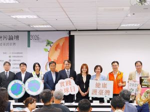 出席空污論壇 何欣純開支票：2034年前達成中火無煤發電