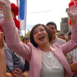 何欣純發揮母雞帶小雞效應 連趕5場為同黨候選人站台助選