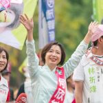 何欣純街口拜票 增加能見度