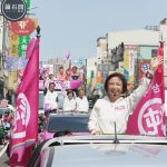 何欣純展開「台中迎新向前行」車隊掃街