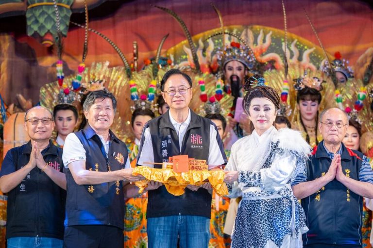 閩南傳統藝術巡演 明華園演出真命天子