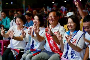 董智森力挺張啓楷 白蓮宮廟口開講