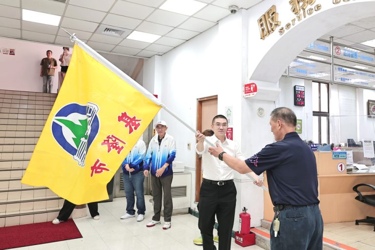 謝國樑授旗全民運代表隊 頒發加菜金