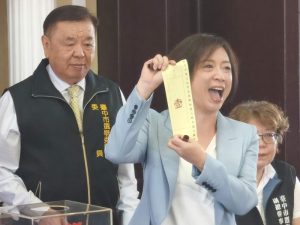 台中市長競選號次抽籤 何欣純1號、洪麗華2號、江啟臣3號