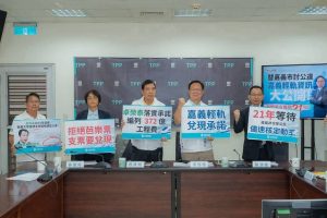 張啓楷批民進黨開輕軌芭樂票