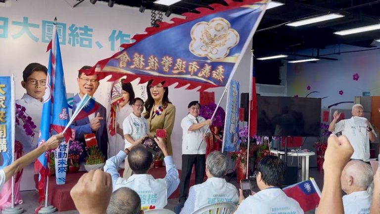張啓楷退警後援會授旗成立 承諾上任三個月內研議市府先墊退休金差額方案