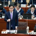 議會質詢聚焦擴大疫苗防護、強化毒防網絡 陳其邁感謝府會合作 推動高雄城市轉型