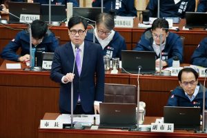 議會質詢聚焦擴大疫苗防護、強化毒防網絡 陳其邁感謝府會合作 推動高雄城市轉型