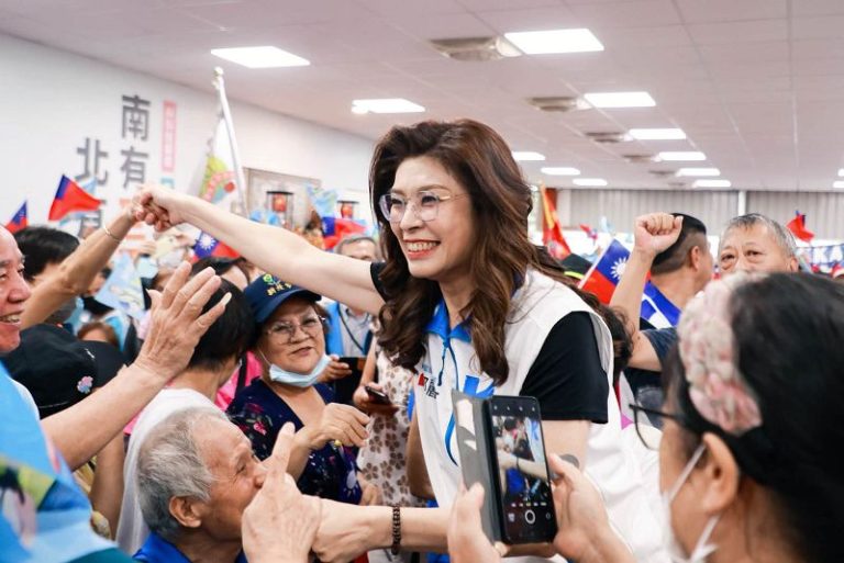 日媒《新潮QUE》專訪 鄭麗文強調以對話守護民主繁榮