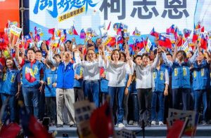 柯志恩岡山造勢晚會湧入3萬人 展現藍軍團結氣勢