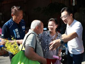 江啟臣到北區「東興市場」掃街拜票