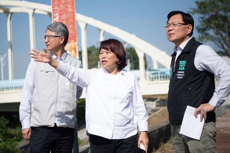 牛稠溪環快通車 張啓楷轟王美惠「坐享其成割稻尾」 無視市府5千萬苦心