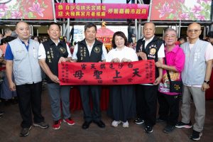 白沙屯媽祖粉紅超跑 駐駕嘉市府