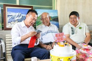 百歲人生豐富精彩 翁章梁重陽前夕探訪嘉義人瑞