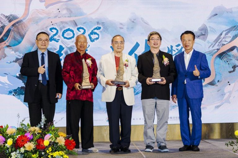 第五屆嘉義文化獎頒獎 何明宗、黃錦財、嚴仁鴻共譜文化新篇