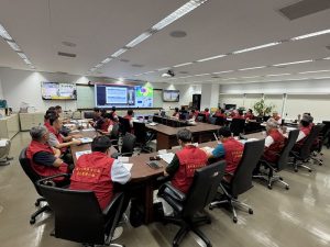 網傳大甲區麥當勞招牌掉落謊報災情 員警冒風雨赴現場撲空 盧秀燕嚴正譴責