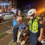 腳踏車故障跌倒路旁　暖警即時伸援助老翁平安返家