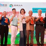 南投草屯千人割稻飯熱鬧登場