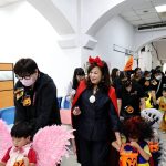 邱佩琳率慢飛天使 萬聖節踩街