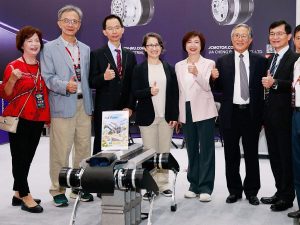蕭美琴訪台中AI智慧製造展 讚台廠研發本土機器狗