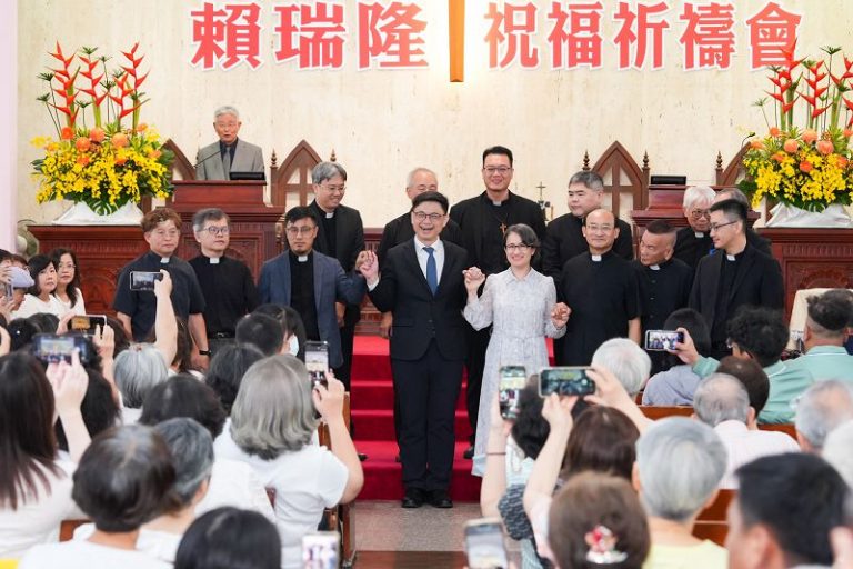 蕭美琴陪同賴瑞隆出席基督徒感恩祝禱會 盼凝聚各界力量齊為高雄努力
