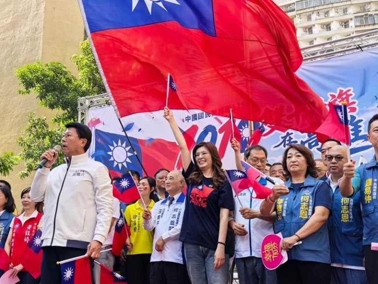 藍營雙十國慶高雄升旗 鄭麗文：從南台灣全面翻轉