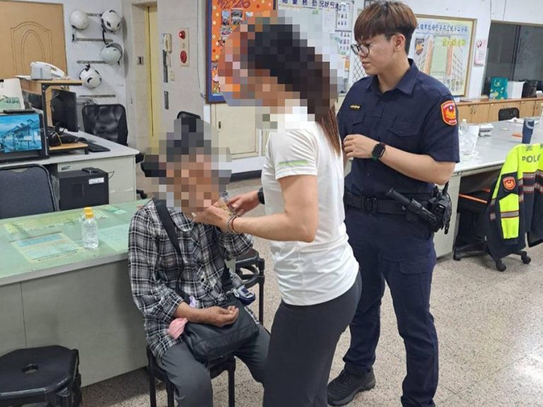 迷途婦誤闖車道 暖警循線助平安返家