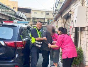 迷途長者體力不支　北港暖警耐心陪伴助平安返家