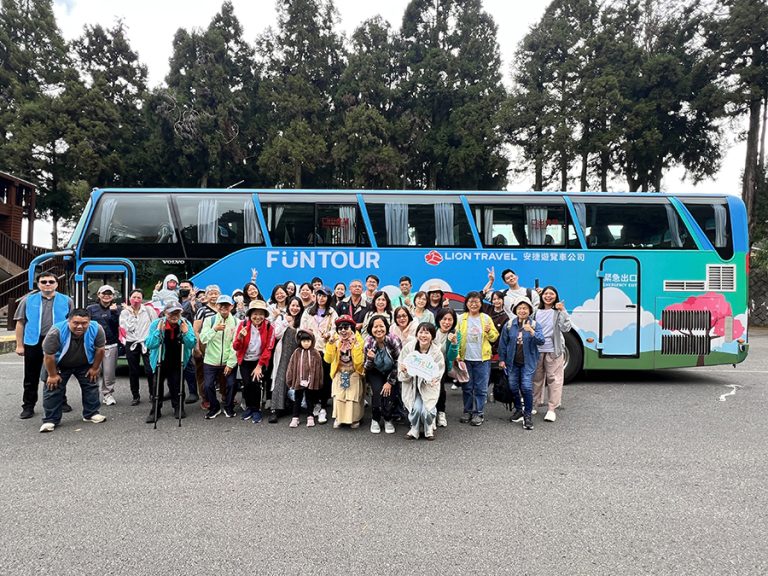 阿里山FunTOUR郵輪式巴士免開車輕鬆遊
