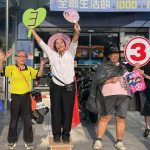 陳雅惠萬聖節前變裝站路口