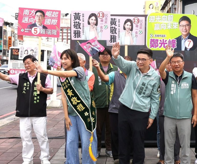 賴瑞隆帶領高雄隊路口拜票展現大團結氣勢