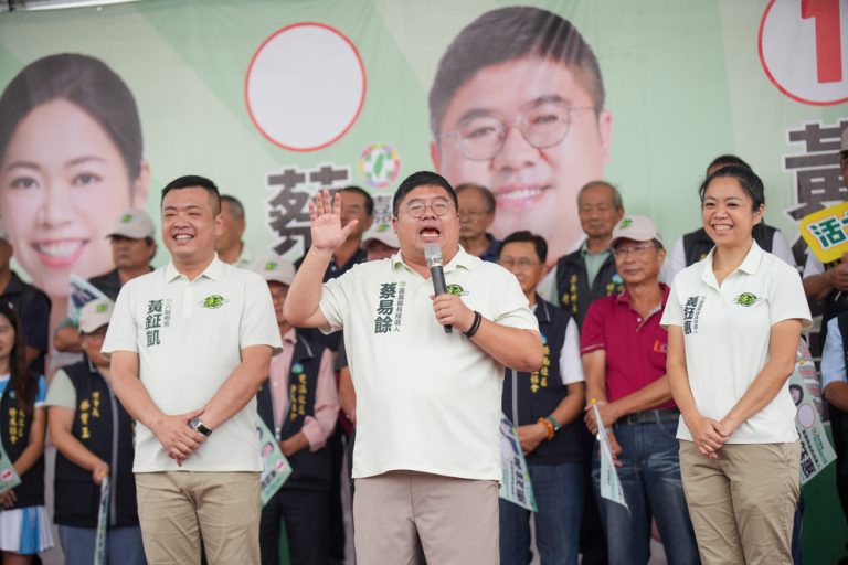 蔡易餘六腳聯合競總成立 湧人潮