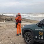 颱風來襲觀浪 小心荷包失血 海巡呼籲勿擅闖海岸警戒區 最高恐罰25萬元
