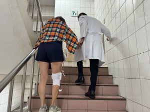 退休婦每周登山膝蓋突劇痛 竟是自發性骨壞死