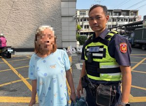 失智婦凌晨迷途 超商暖供餐豐警送返家