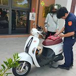 民眾臨時求助 六寶警熱心協助解困